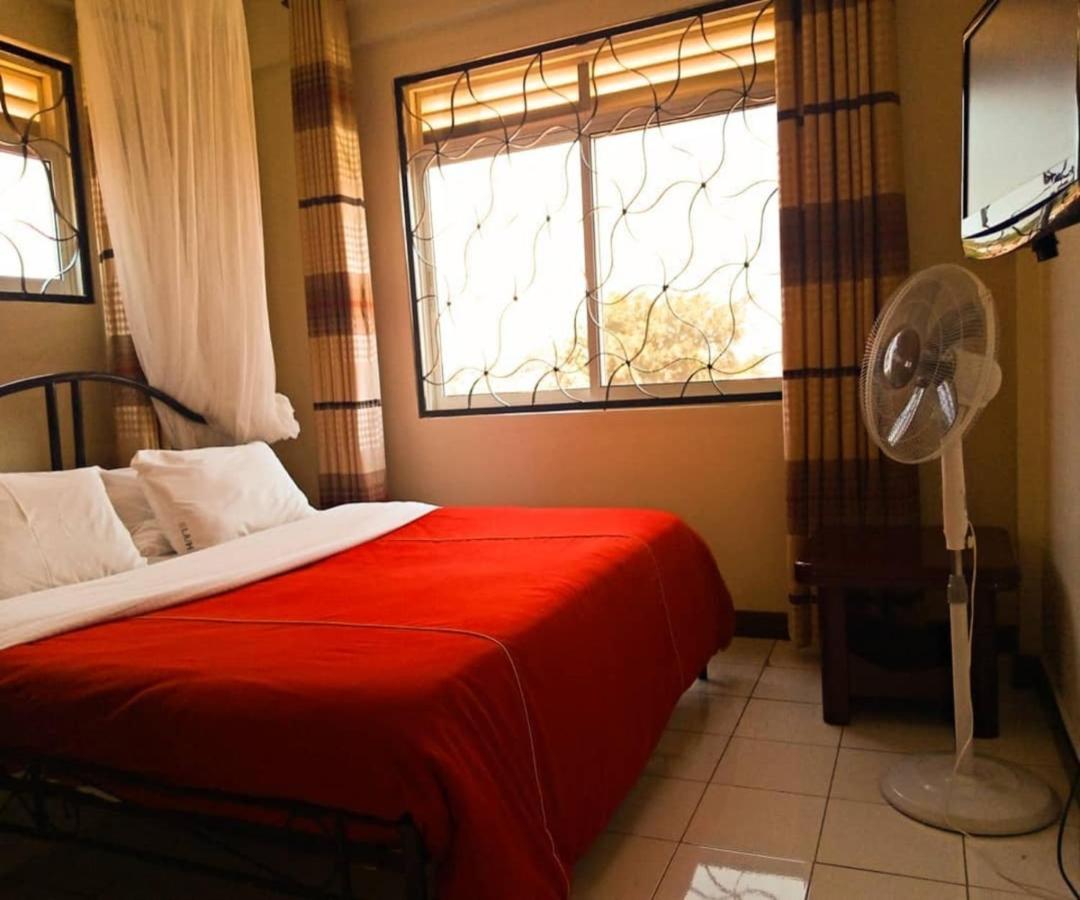 Karibu Bb Suites Entebbe Kültér fotó